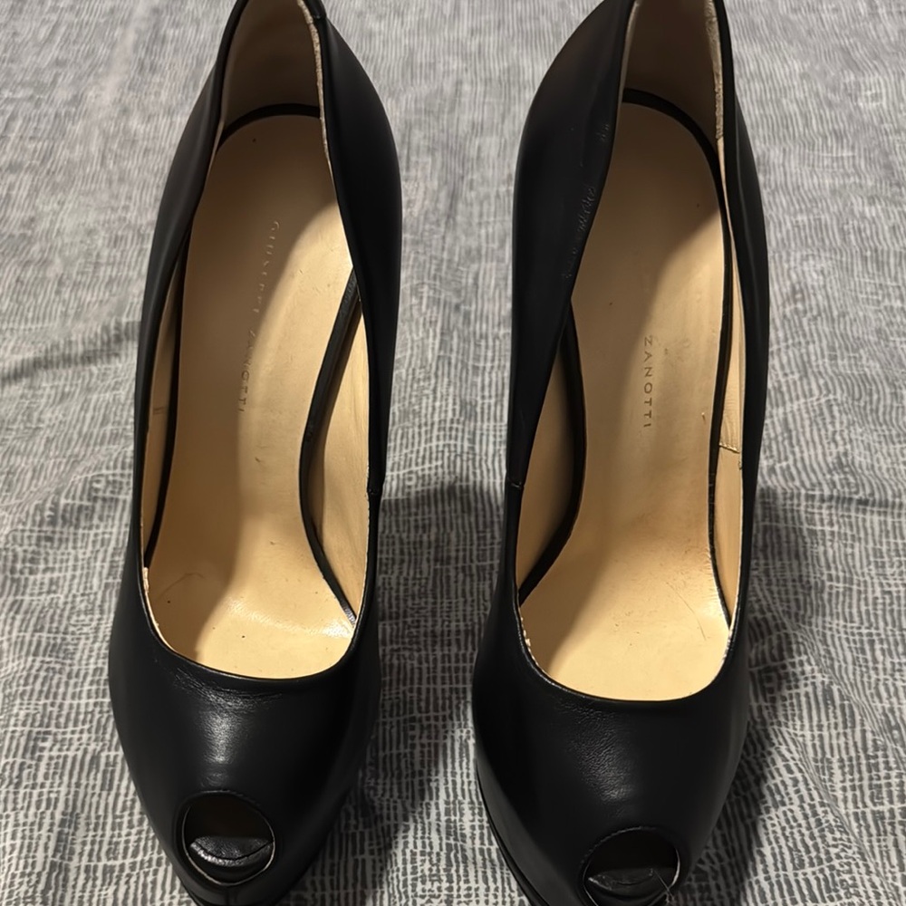 Giuseppe Zanotti Black Leather Classic Heels